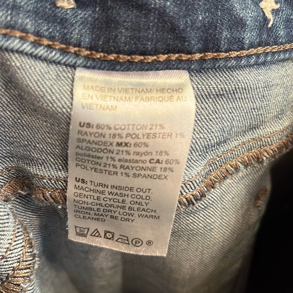 🌺 Chico’s So Slimming Girlfriend Slim Leg Ankle Destructed Jeans - Picture 2 of 6